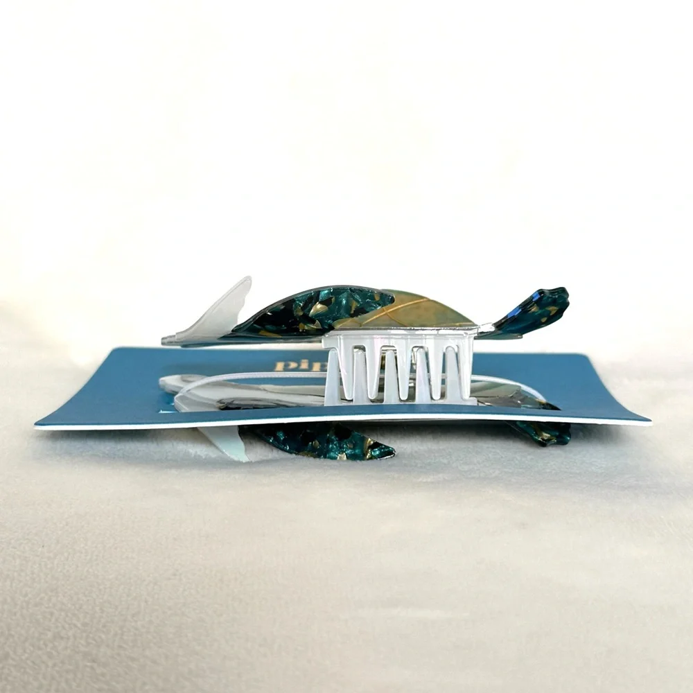 Viral Piper K Green Sea Turtle Hair Claw Clip
